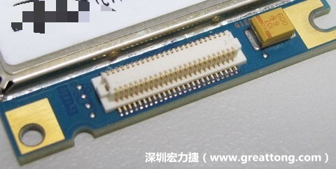 PCBA大講堂：板對(duì)板連接器下面裸銅設(shè)計(jì)，造成模組功能不良