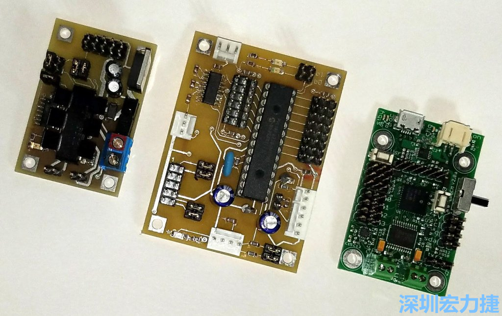 透過機器PCBA組裝，可以讓右邊那塊小板子做到左邊兩塊板子加在一起可以做的事