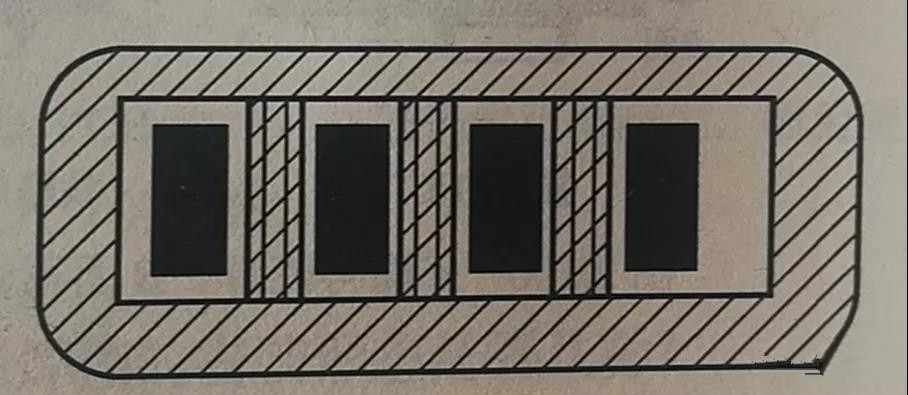 在兩個焊盤之間有導(dǎo)線通過時，應(yīng)采取PCB阻焊設(shè)計，以防止焊接短路